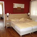 Dreimaedelhaus - Hotel Kirchseelte