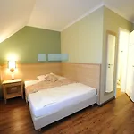 Hotel Dreimaedelhaus - 4*