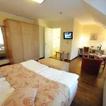 Hotel Dreimaedelhaus -
