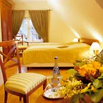 Hotel Dreimaedelhaus - 4*