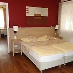 Hotel Dreimaedelhaus -