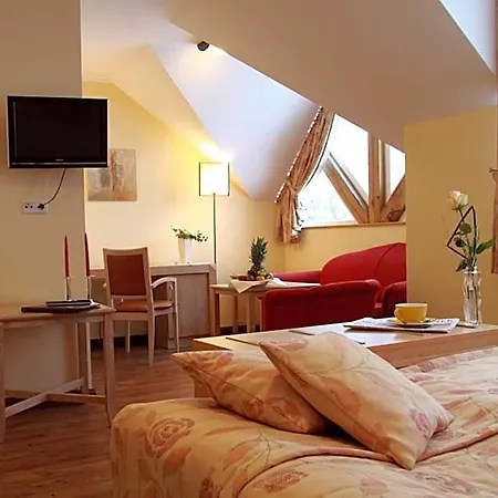 Dreimaedelhaus -