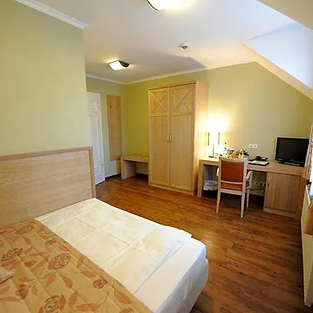 Dreimaedelhaus - 4*