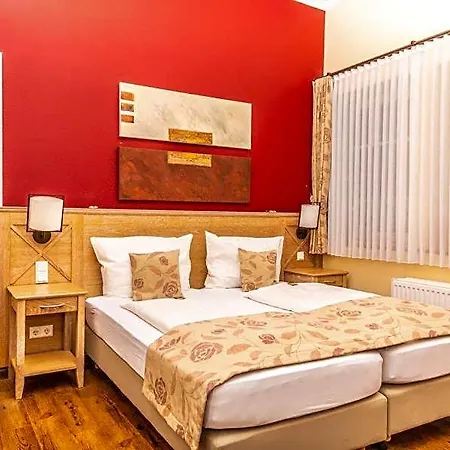 Dreimaedelhaus - Hotel 4*