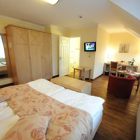 Hotel Dreimaedelhaus -