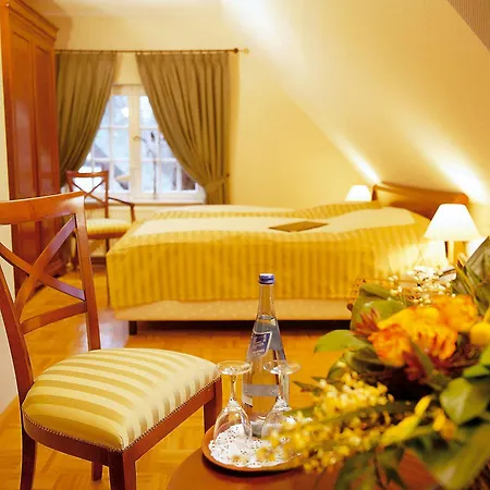 Отель Dreimaedelhaus - 4*