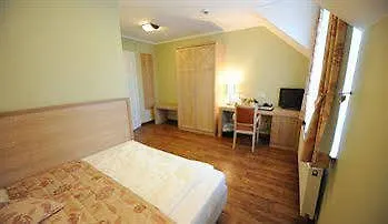 Dreimaedelhaus -